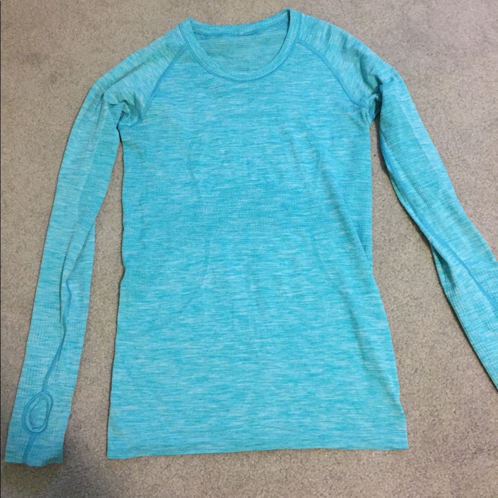 Long sleeve Lulu Lemon workout top